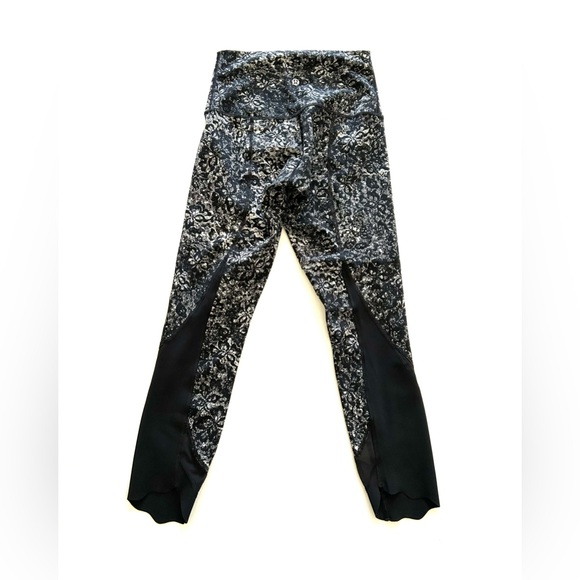 Lululemon Wunder Under Crop II (Special Edition) *Scallop 24” Ice Grey Black - Picture 3 of 10